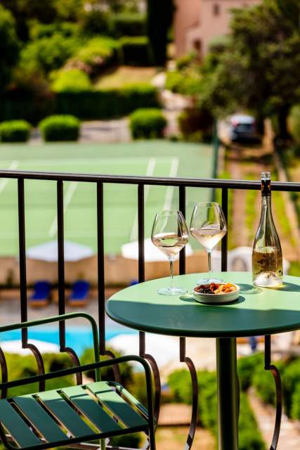 terrasse balcon vue  aperitif hotel du parc cavalaire sur mer