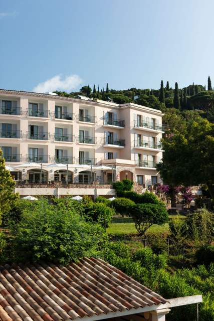 parc prive hotel cavalaire sur mer terrasse restaurant