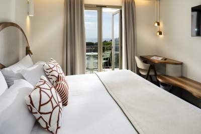 Chambre avec balcon vue mer à l’Hôtel du Parc à Cavalaire-sur-Mer