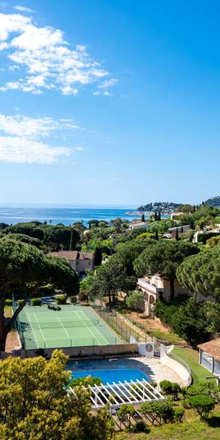 vue piscine et mer hotel du parc cavalaire sur mer