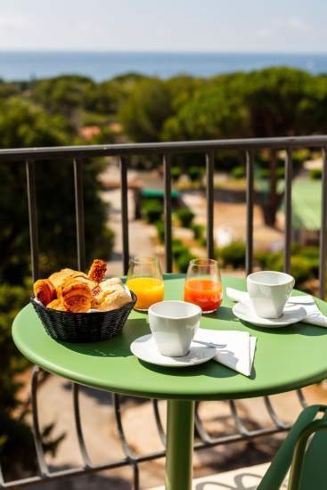 Petit déjeuner a l'Hôtel du Parc Cavalaire sur Mer dans le Var 4 étoiles Week-end Nature Var à l'Hôtel du Parc Cavalaire sur Mer dans le Var