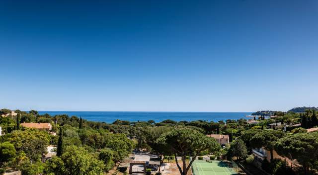 hotel du parc cavalaire sur mer vue terrasse balcon restaurant tennis piscine