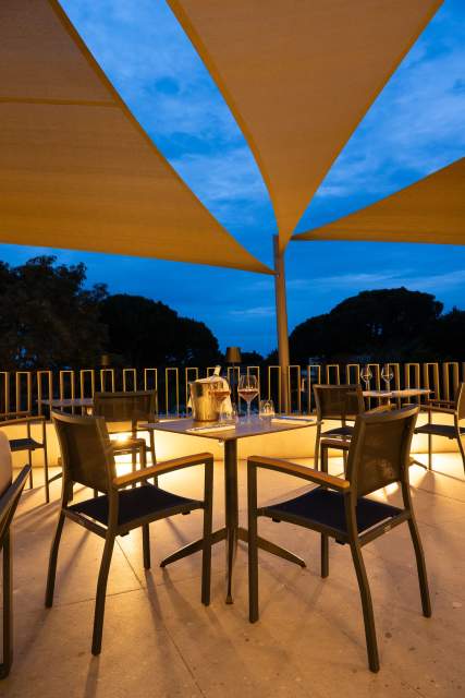 terrasse restaurant nuit - Hôtel du Parc - Cavalaire-sur-Mer