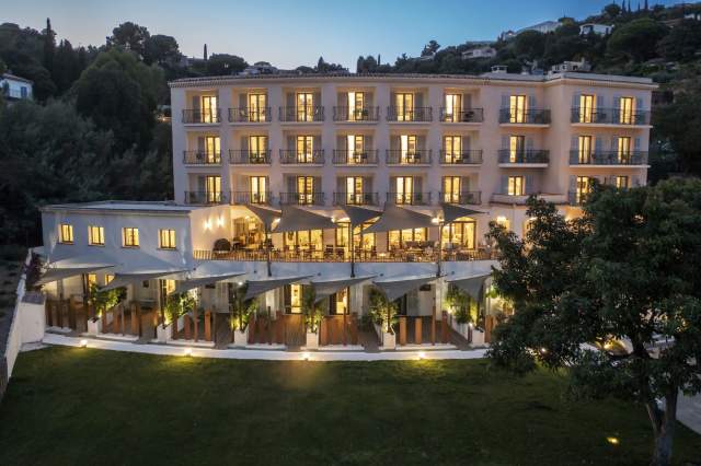 Hôtel du Parc - Façade Nuit - Cavalaire-sur-Mer